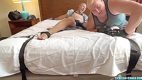 Sexy girl take pissing in a hot and fucking