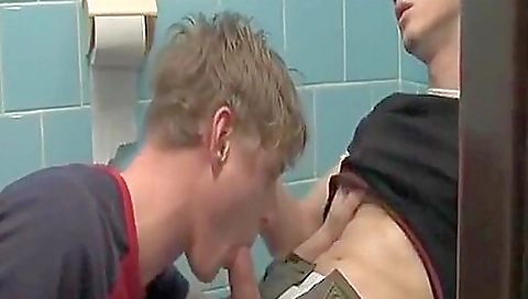 Mas pupil avant poop with a sexy body