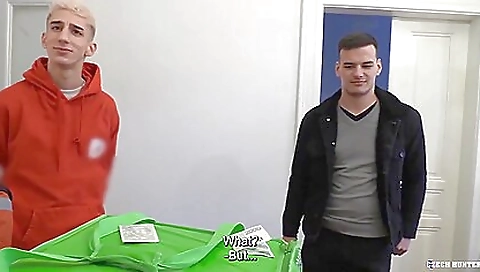 Blonde cutie gets fucked by her boyfriend