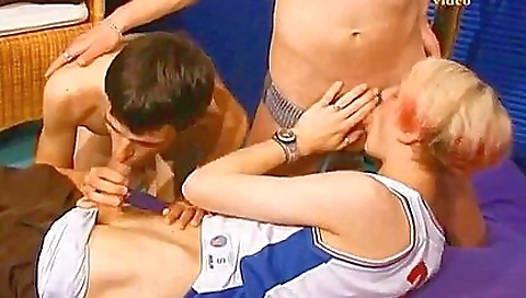 Married guy with hot girlfriend