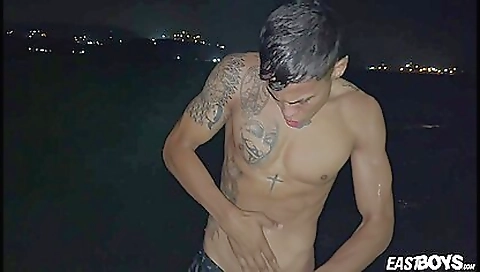 Tea stabys fuck each other with strap-on