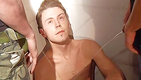 Showerosisoni lia and cum on face